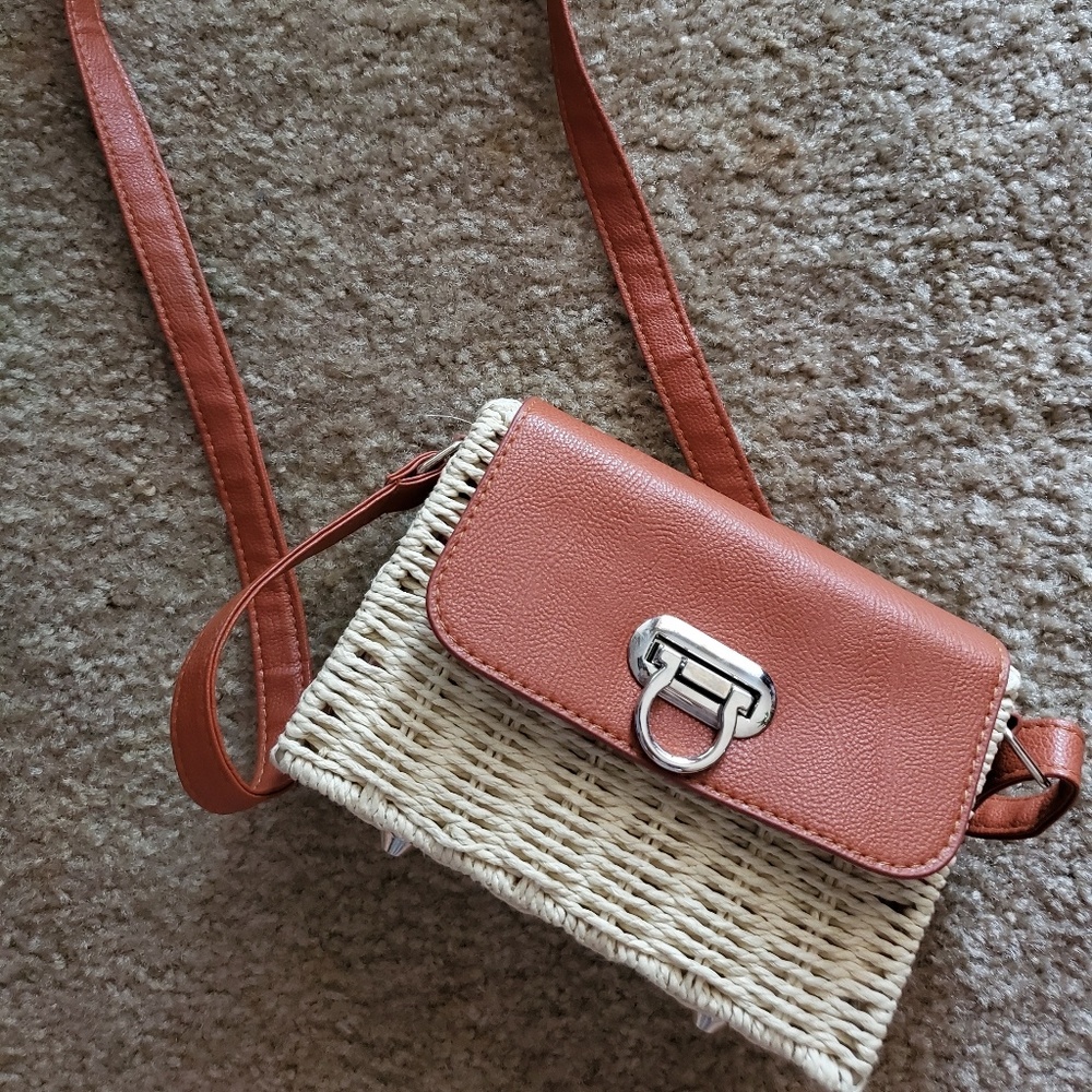 Crossbody wooden bag